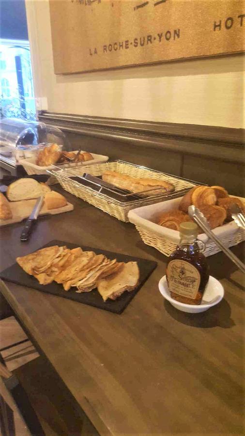 Hotel De La Gare - Restaurant Bistro Quai La Roche-sur-Yon Bagian luar foto