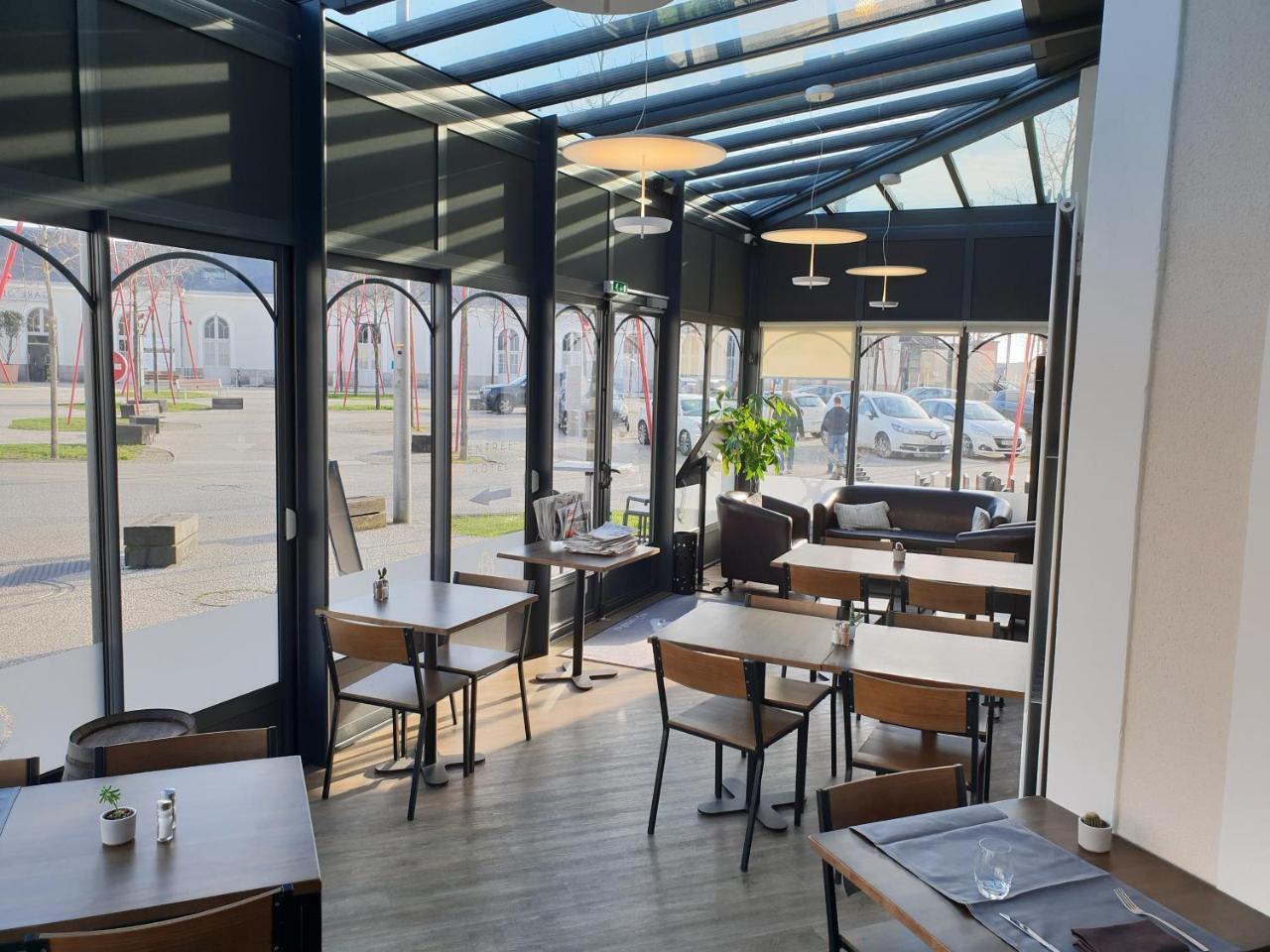 Hotel De La Gare - Restaurant Bistro Quai La Roche-sur-Yon Bagian luar foto
